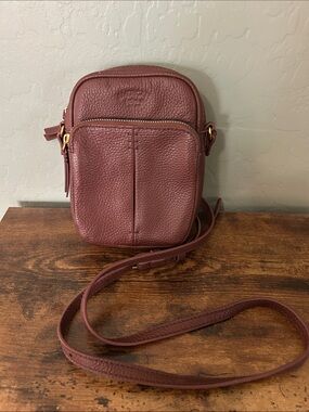 American leather Pebbled Leather Crossbody Bag Compact Everyday Carry
